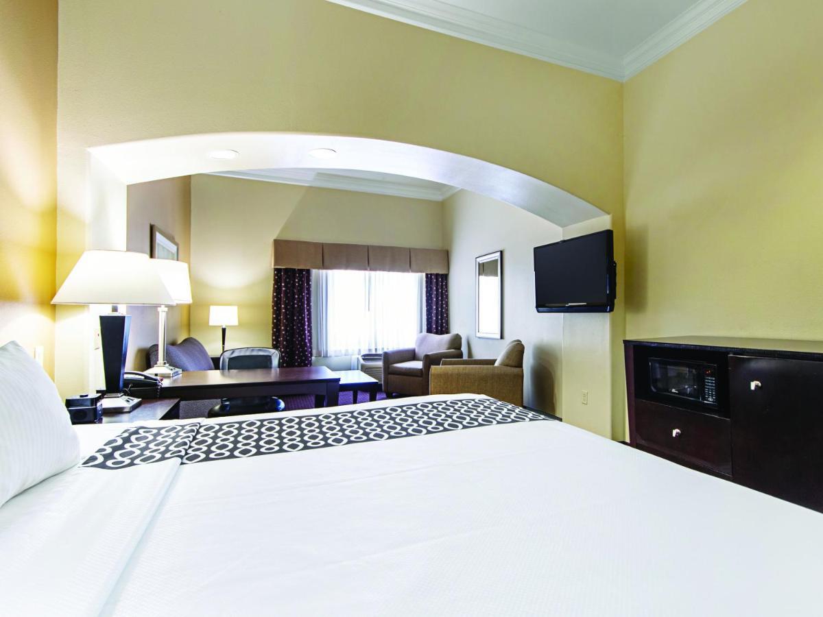 La Quinta By Wyndham Houston New Caney Extérieur photo